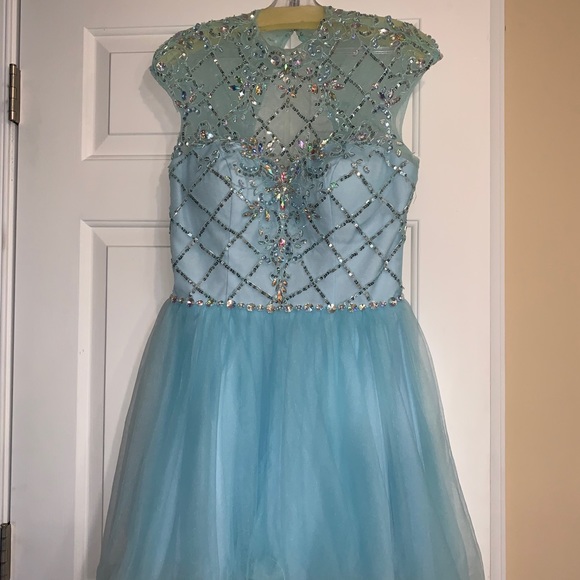 Short dress - Picture 1 of 2